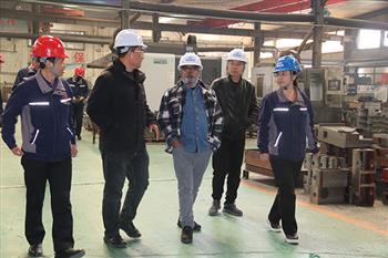 印度客戶來金鋒鋸業考察帶鋸床